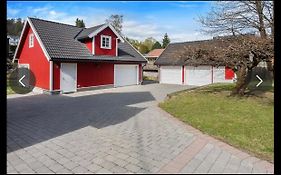 Sjarmerende Gjestehus Med Stor Hage I Sandvika
