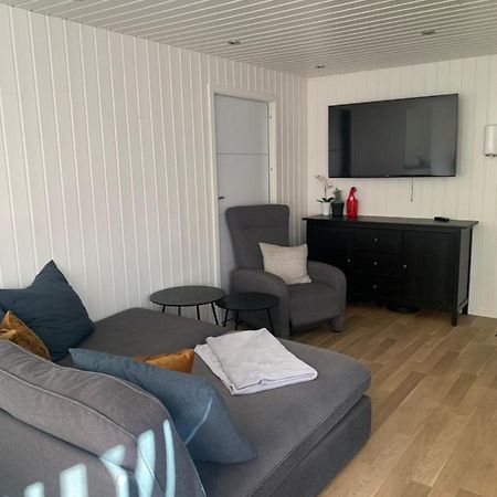 Sjarmerende Gjestehus Med Stor Hage I Sandvika Exterior foto