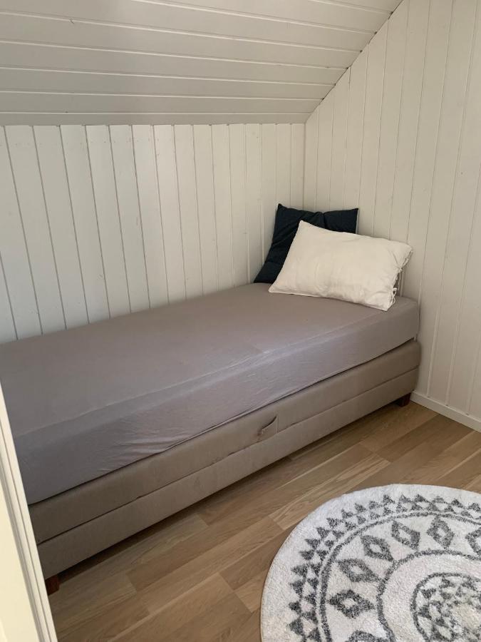 Sjarmerende Gjestehus Med Stor Hage I Sandvika Exterior foto