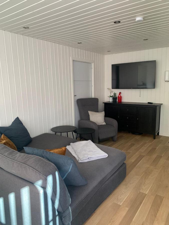 Sjarmerende Gjestehus Med Stor Hage I Sandvika Exterior foto