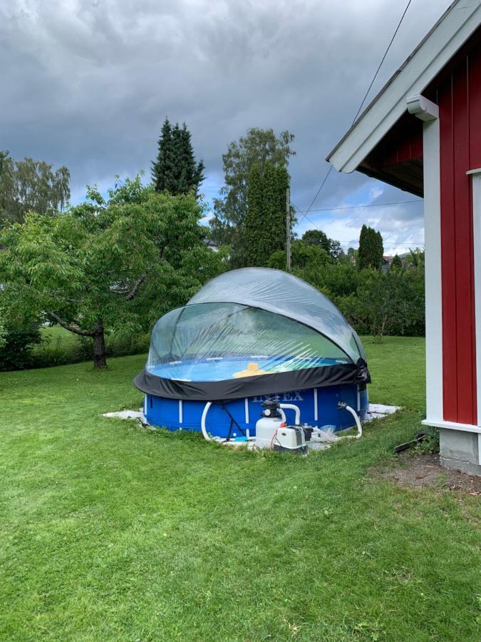 Sjarmerende Gjestehus Med Stor Hage I Sandvika Exterior foto